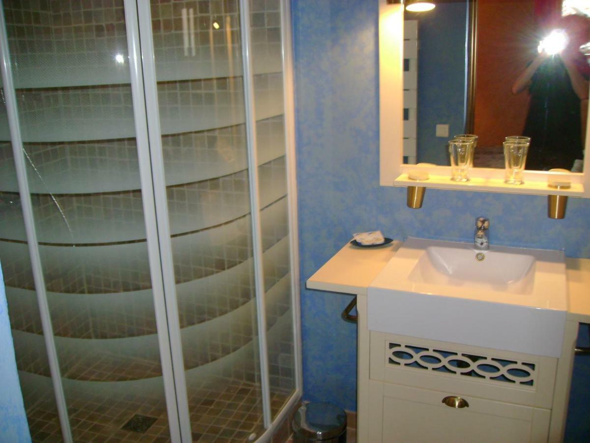 La Maison Derriere La Fontaine Бюи-ле-Баронь Экстерьер фото